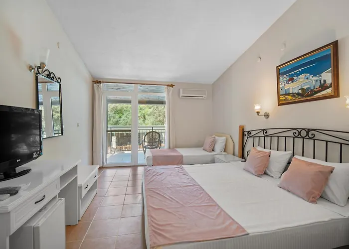 Alados Bed & Breakfast 2*