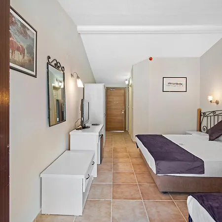 Alados Bed and Breakfast 2*