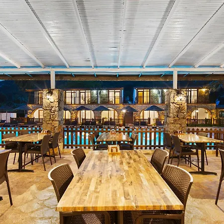 Alados Bed and Breakfast 2*