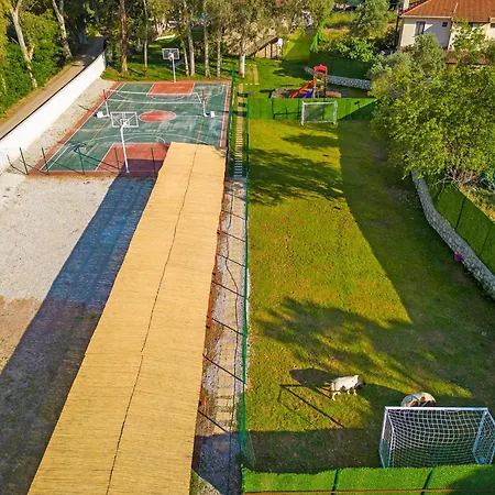 Alados Bed and Breakfast 2*