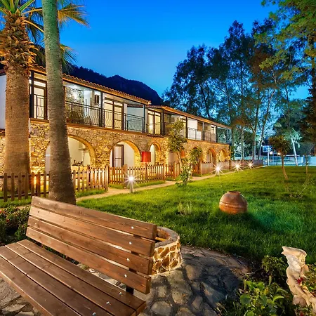 Alados Bed and Breakfast 2*